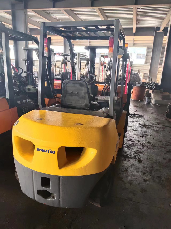 KOMATSU FD30T-17 - Diesel viličar: slika KOMATSU FD30T-17 - Diesel viličar KOMATSU FD30T-17 - Diesel viličar: slika KOMATSU FD30T-17 - Diesel viličar