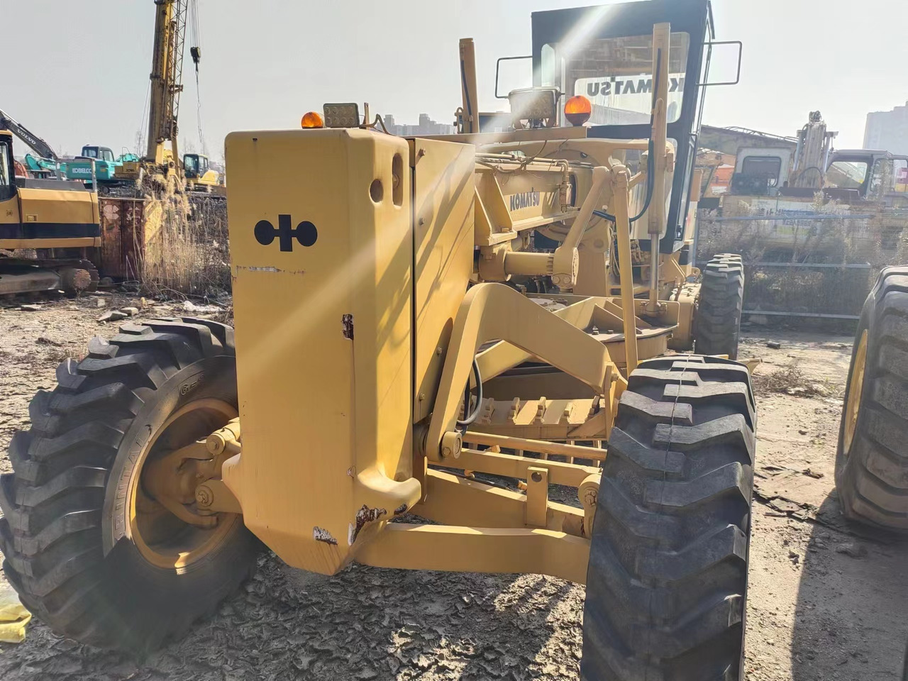 KOMATSU GD825A - Grejder: slika KOMATSU GD825A - Grejder KOMATSU GD825A - Grejder: slika KOMATSU GD825A - Grejder