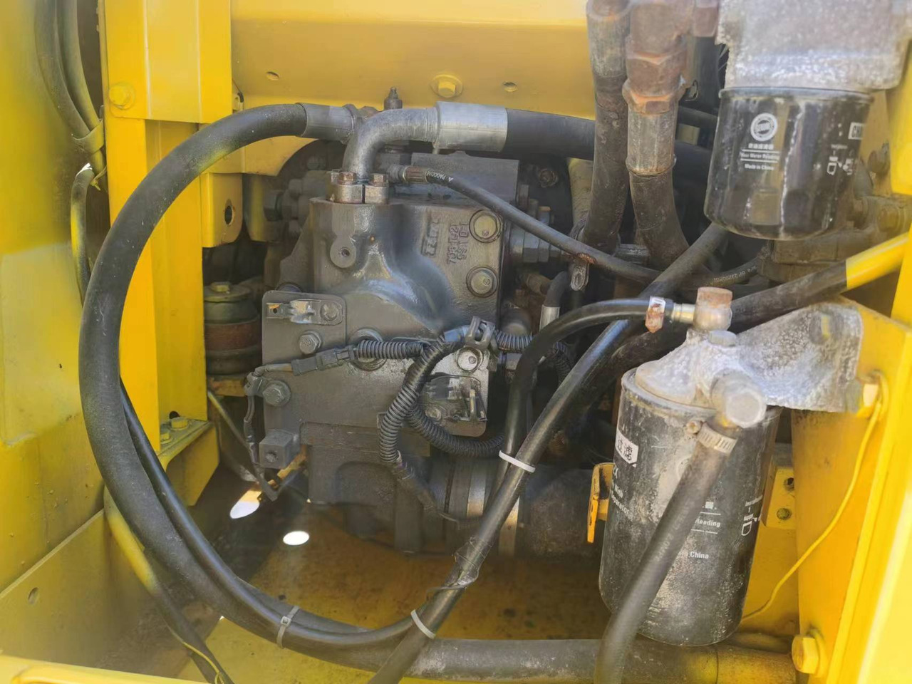 KOMATSU PC130-7 - Bager gusjeničar: slika KOMATSU PC130-7 - Bager gusjeničar KOMATSU PC130-7 - Bager gusjeničar: slika KOMATSU PC130-7 - Bager gusjeničar