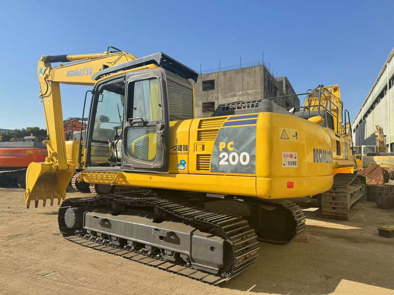 KOMATSU PC200-8 - Bager gusjeničar: slika KOMATSU PC200-8 - Bager gusjeničar KOMATSU PC200-8 - Bager gusjeničar: slika KOMATSU PC200-8 - Bager gusjeničar
