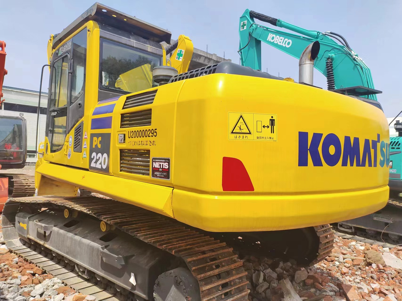 KOMATSU PC220-8 - Bager gusjeničar: slika KOMATSU PC220-8 - Bager gusjeničar KOMATSU PC220-8 - Bager gusjeničar: slika KOMATSU PC220-8 - Bager gusjeničar