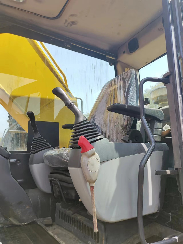KOMATSU PC220-8 - Bager gusjeničar: slika KOMATSU PC220-8 - Bager gusjeničar KOMATSU PC220-8 - Bager gusjeničar: slika KOMATSU PC220-8 - Bager gusjeničar