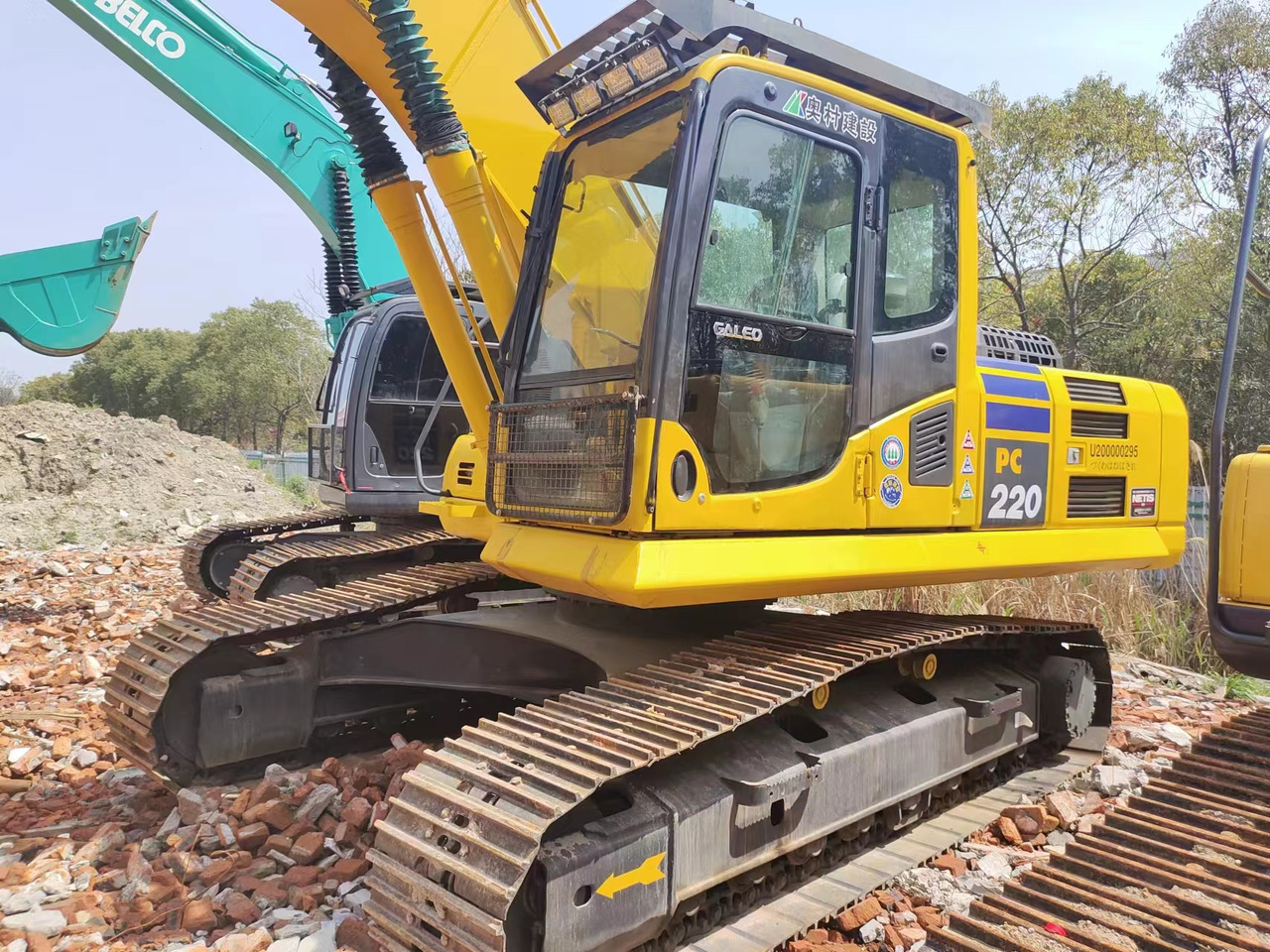 KOMATSU PC220-8 - Bager gusjeničar: slika KOMATSU PC220-8 - Bager gusjeničar KOMATSU PC220-8 - Bager gusjeničar: slika KOMATSU PC220-8 - Bager gusjeničar