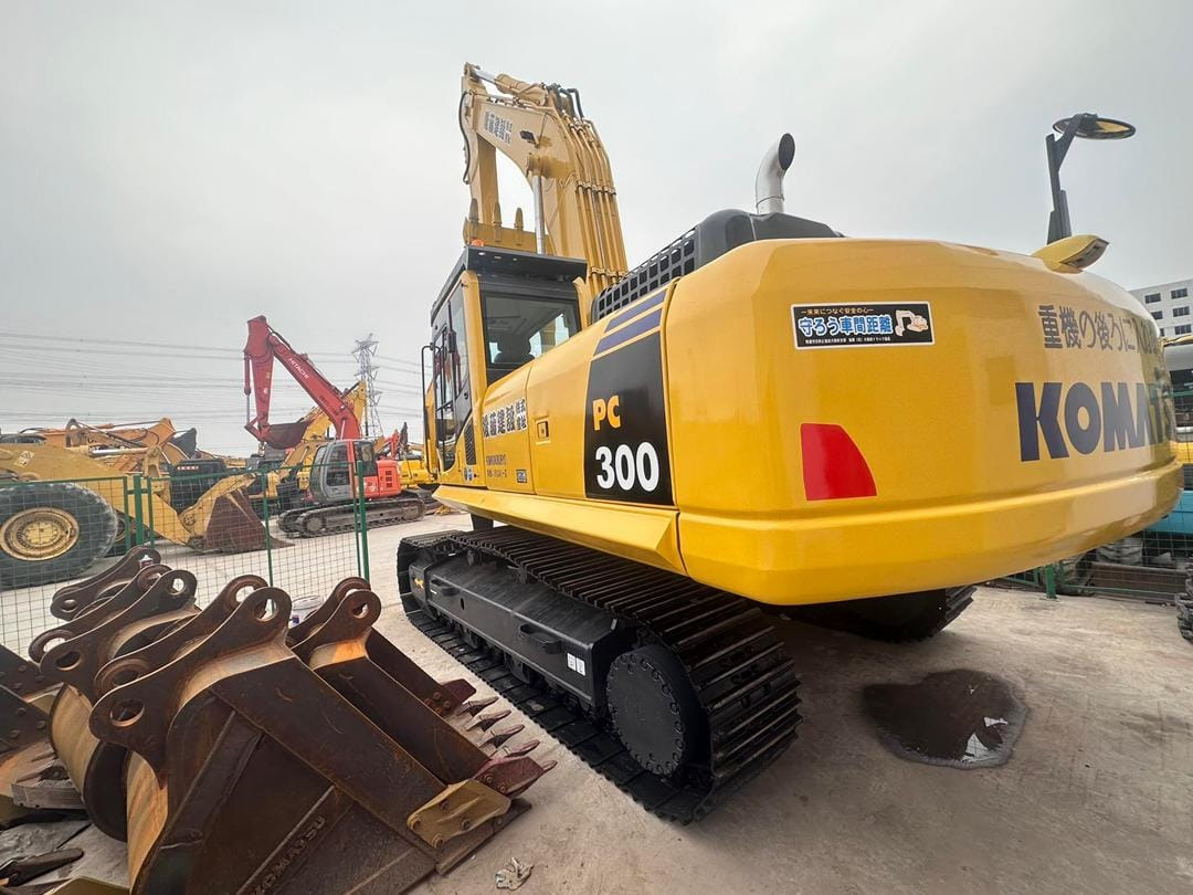 KOMATSU PC300-8 - Bager gusjeničar: slika KOMATSU PC300-8 - Bager gusjeničar KOMATSU PC300-8 - Bager gusjeničar: slika KOMATSU PC300-8 - Bager gusjeničar