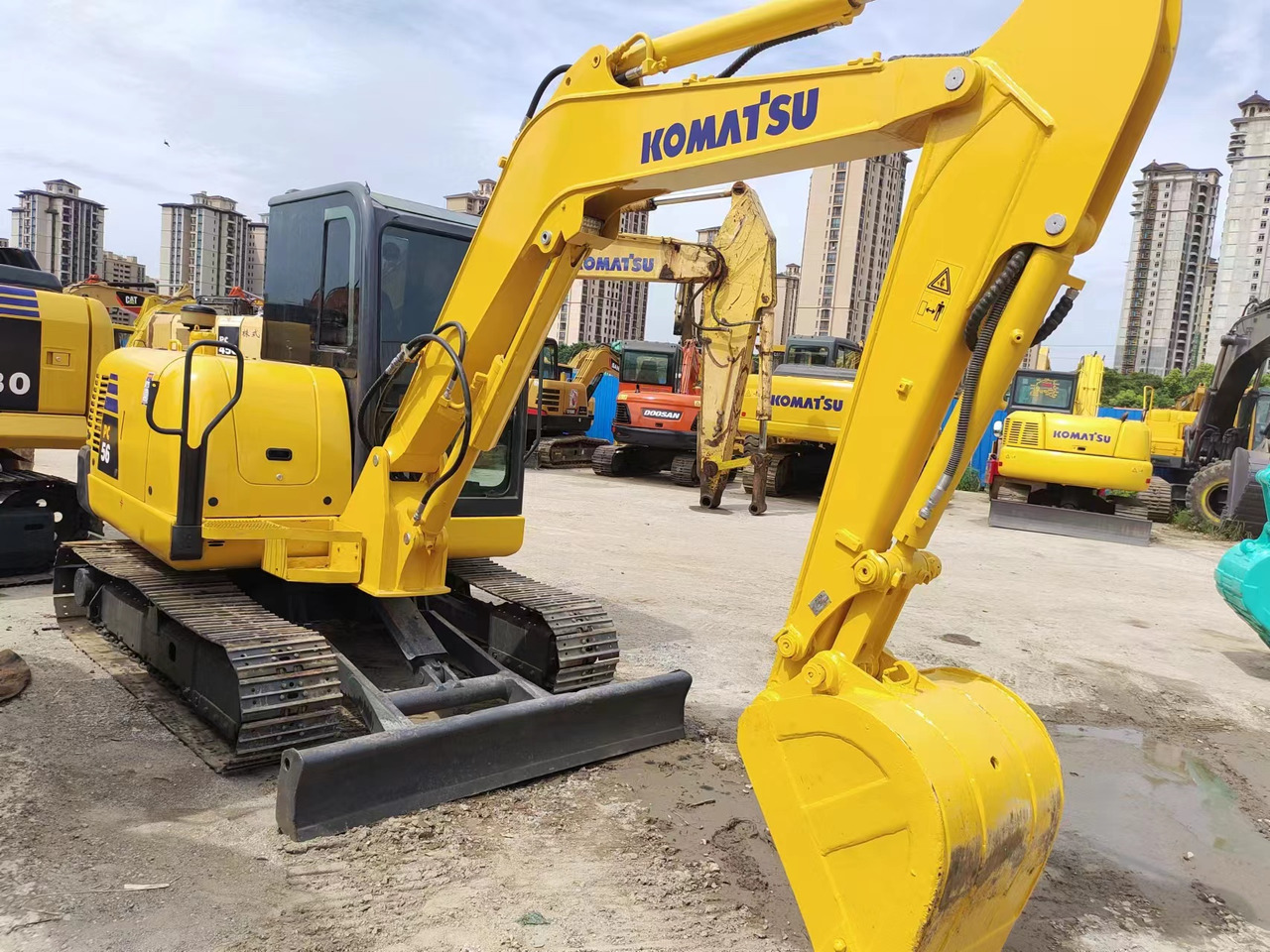 KOMATSU PC56-7 - Mini bager: slika KOMATSU PC56-7 - Mini bager KOMATSU PC56-7 - Mini bager: slika KOMATSU PC56-7 - Mini bager