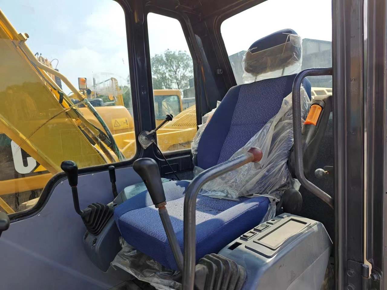 KOMATSU PC60-7 PC56 PC60 - Mini bager: slika KOMATSU PC60-7 PC56 PC60 - Mini bager KOMATSU PC60-7 PC56 PC60 - Mini bager: slika KOMATSU PC60-7 PC56 PC60 - Mini bager