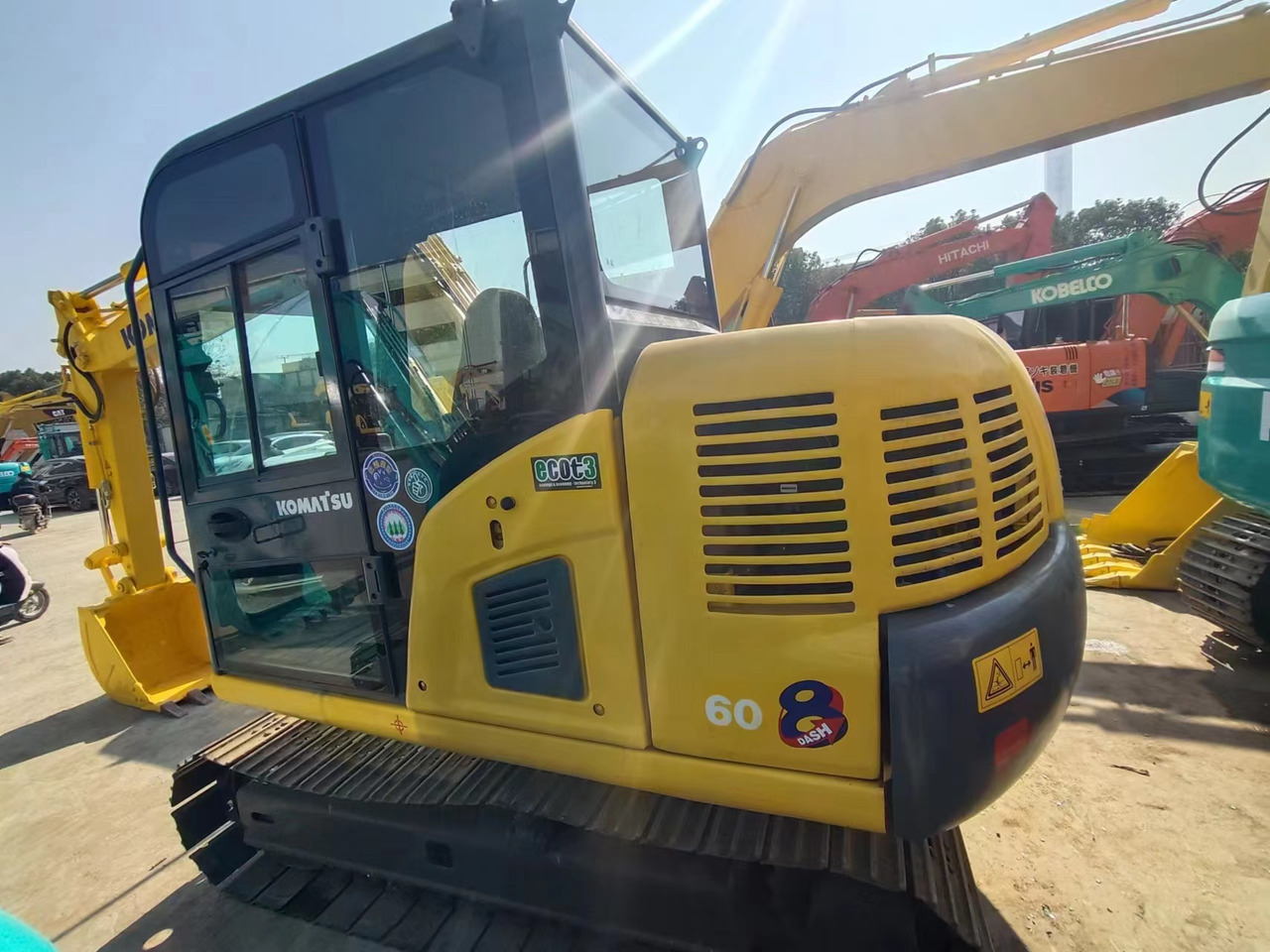 KOMATSU PC60-8 - Mini bager: slika KOMATSU PC60-8 - Mini bager KOMATSU PC60-8 - Mini bager: slika KOMATSU PC60-8 - Mini bager