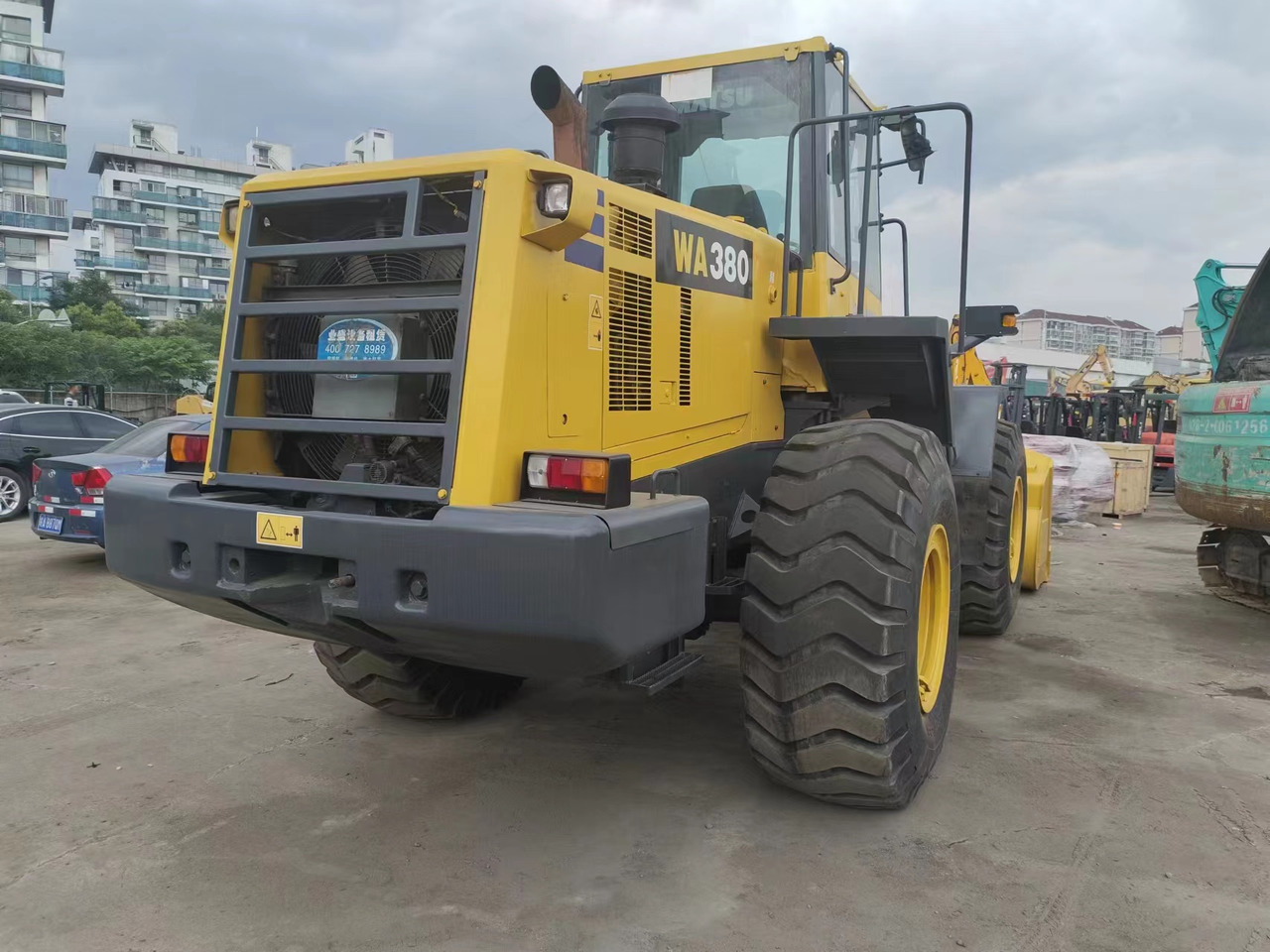 KOMATSU WA380-6 - Utovarivač na kotačima: slika KOMATSU WA380-6 - Utovarivač na kotačima KOMATSU WA380-6 - Utovarivač na kotačima: slika KOMATSU WA380-6 - Utovarivač na kotačima