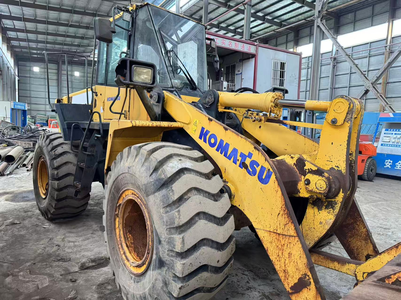 KOMATSU WA380Z-6 - Utovarivač na kotačima: slika KOMATSU WA380Z-6 - Utovarivač na kotačima KOMATSU WA380Z-6 - Utovarivač na kotačima: slika KOMATSU WA380Z-6 - Utovarivač na kotačima