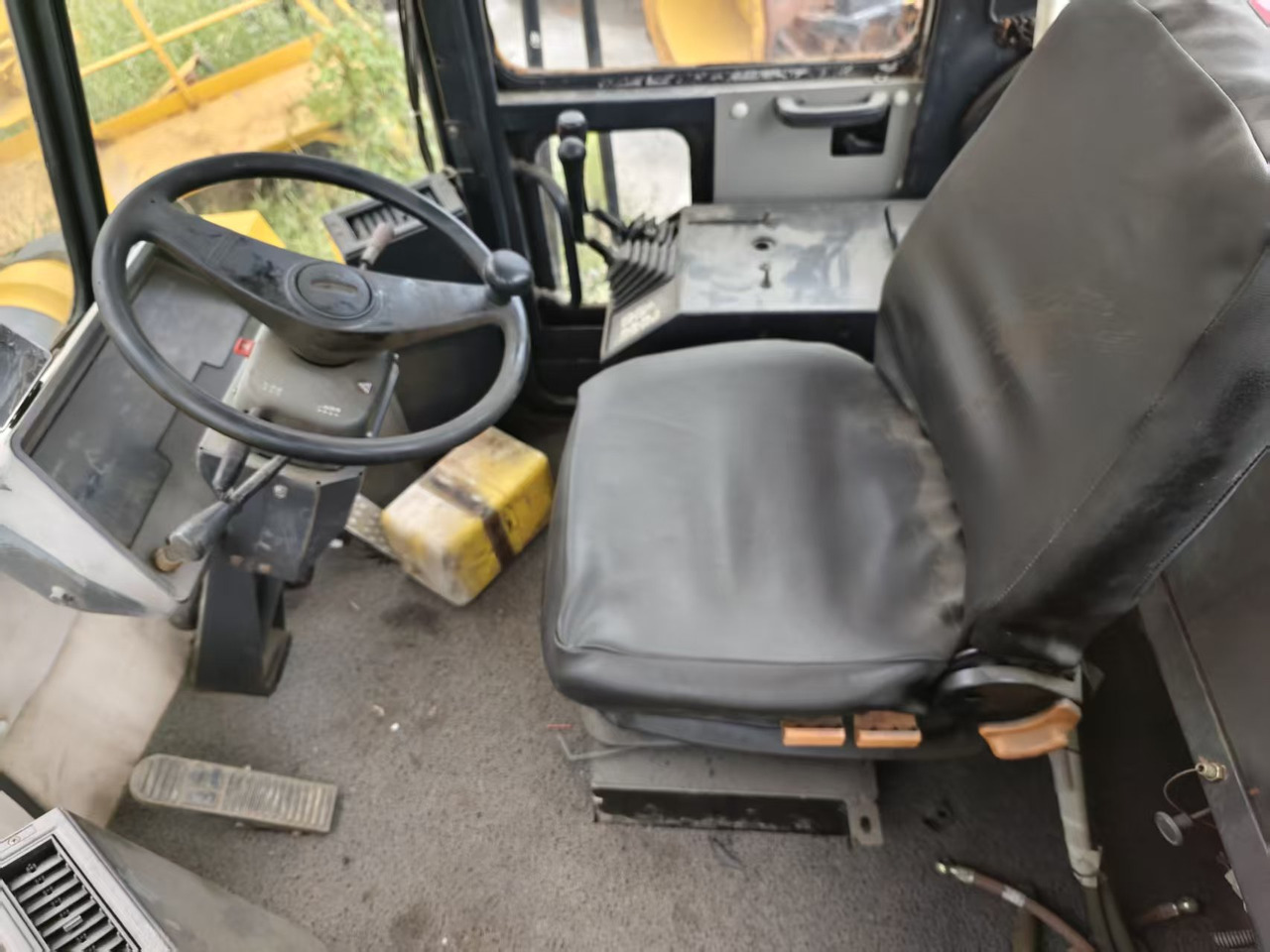 KOMATSU WA470 - Utovarivač na kotačima: slika KOMATSU WA470 - Utovarivač na kotačima KOMATSU WA470 - Utovarivač na kotačima: slika KOMATSU WA470 - Utovarivač na kotačima