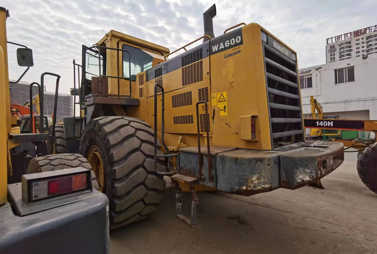 KOMATSU WA600-3 - Utovarivač na kotačima: slika KOMATSU WA600-3 - Utovarivač na kotačima KOMATSU WA600-3 - Utovarivač na kotačima: slika KOMATSU WA600-3 - Utovarivač na kotačima