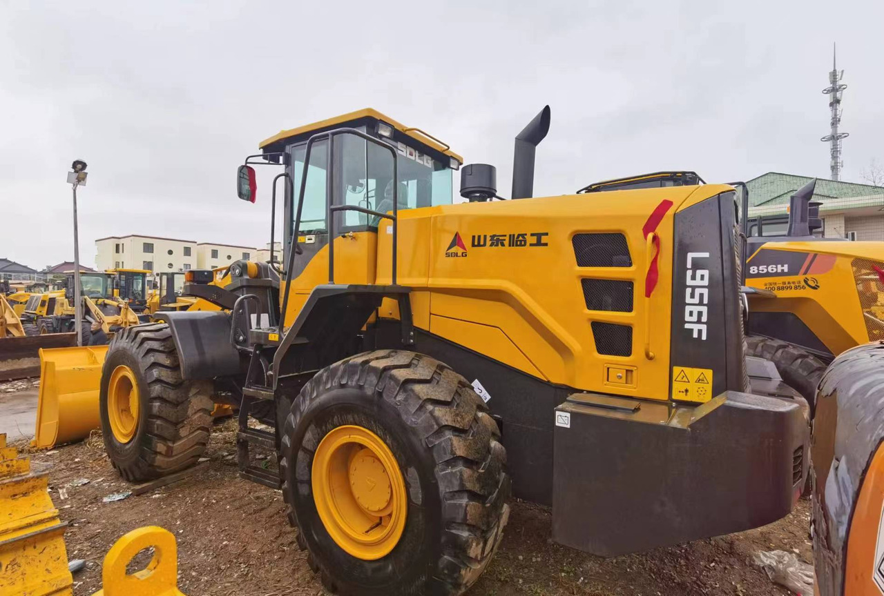 SDLG L956F - Utovarivač na kotačima: slika SDLG L956F - Utovarivač na kotačima SDLG L956F - Utovarivač na kotačima: slika SDLG L956F - Utovarivač na kotačima