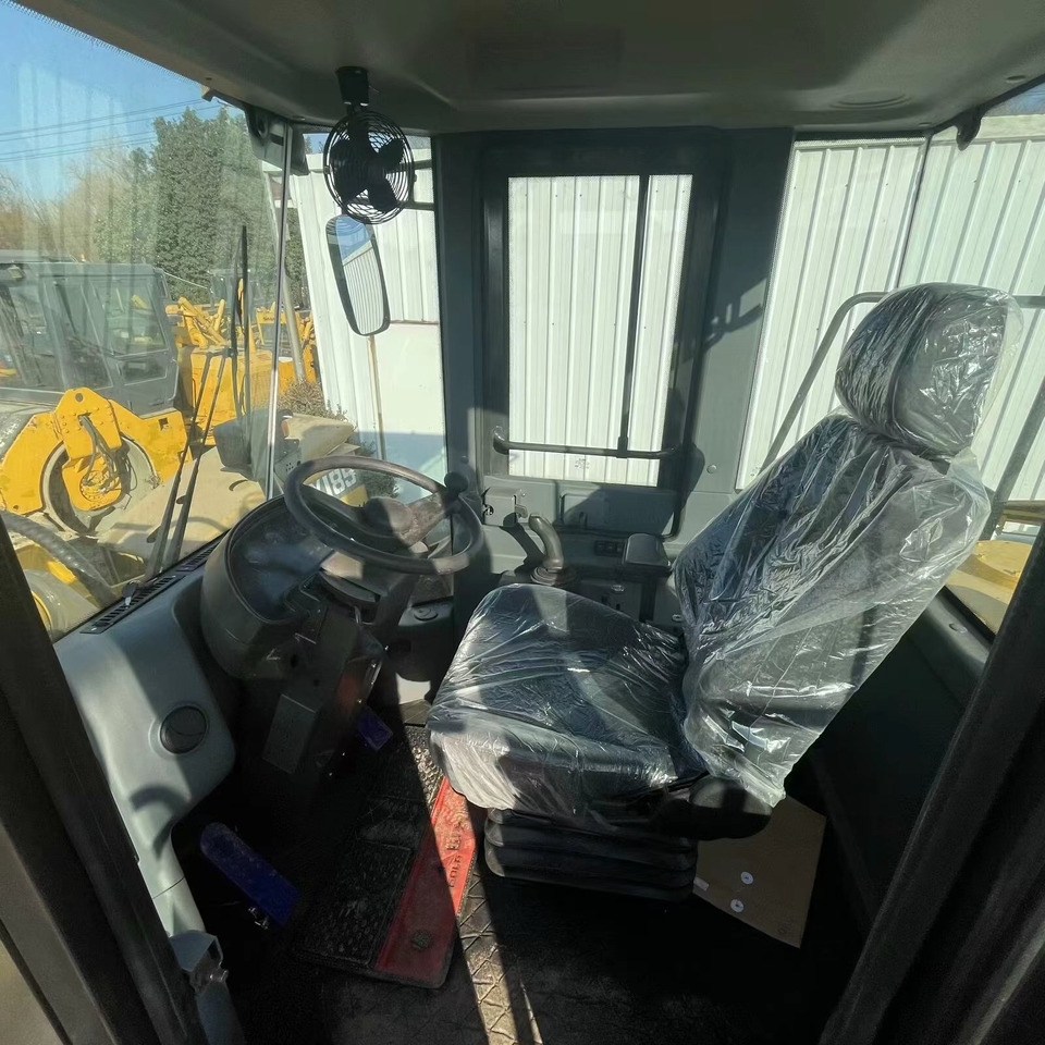 SDLG LG956L - Utovarivač na kotačima: slika SDLG LG956L - Utovarivač na kotačima SDLG LG956L - Utovarivač na kotačima: slika SDLG LG956L - Utovarivač na kotačima