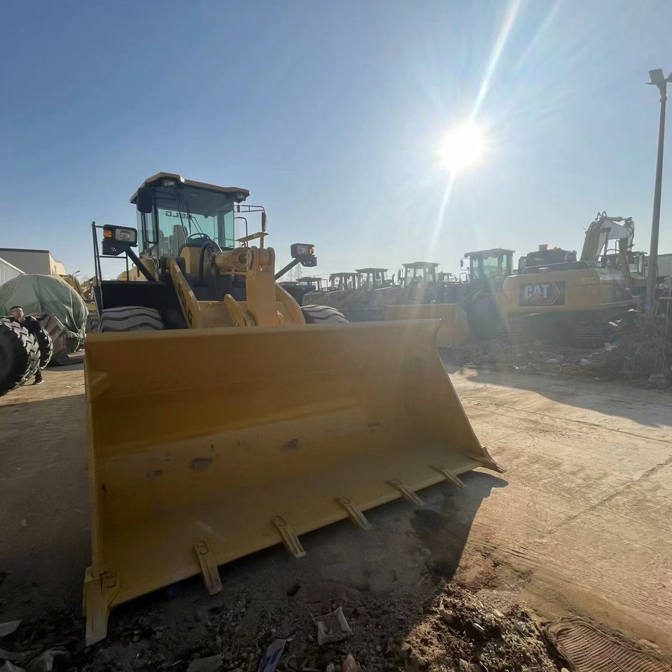 SDLG LG956L - Utovarivač na kotačima: slika SDLG LG956L - Utovarivač na kotačima SDLG LG956L - Utovarivač na kotačima: slika SDLG LG956L - Utovarivač na kotačima