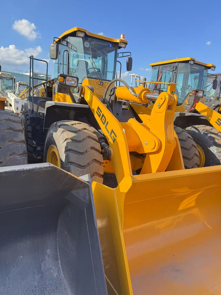 SDLG LG958F - Utovarivač na kotačima: slika SDLG LG958F - Utovarivač na kotačima SDLG LG958F - Utovarivač na kotačima: slika SDLG LG958F - Utovarivač na kotačima