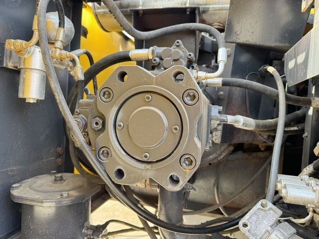 SUMITOMO SH200 - Bager gusjeničar: slika SUMITOMO SH200 - Bager gusjeničar SUMITOMO SH200 - Bager gusjeničar: slika SUMITOMO SH200 - Bager gusjeničar