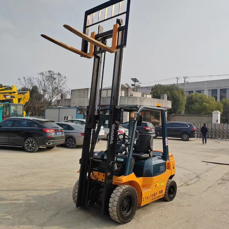 TOYOTA FD30 - Diesel viličar: slika TOYOTA FD30 - Diesel viličar TOYOTA FD30 - Diesel viličar: slika TOYOTA FD30 - Diesel viličar