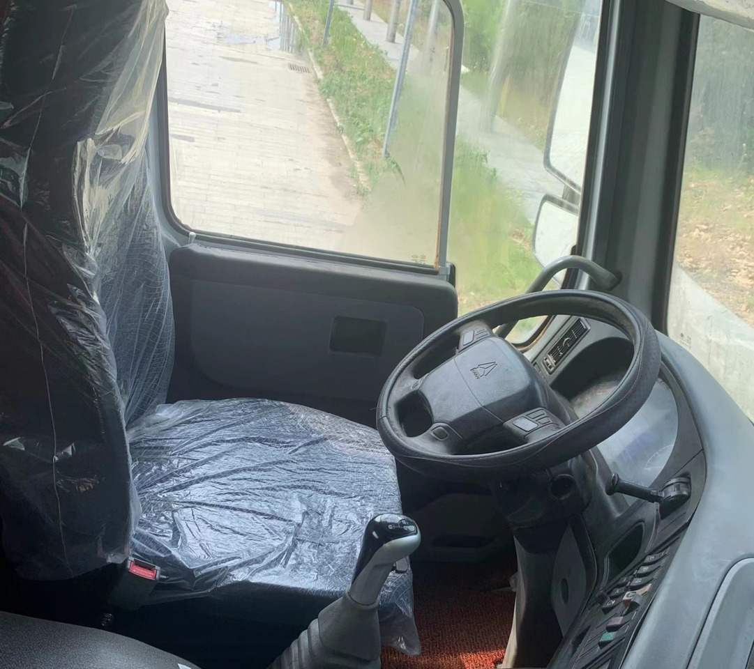 HOWO 6X4 - Tegljač: slika HOWO 6X4 - Tegljač HOWO 6X4 - Tegljač: slika HOWO 6X4 - Tegljač