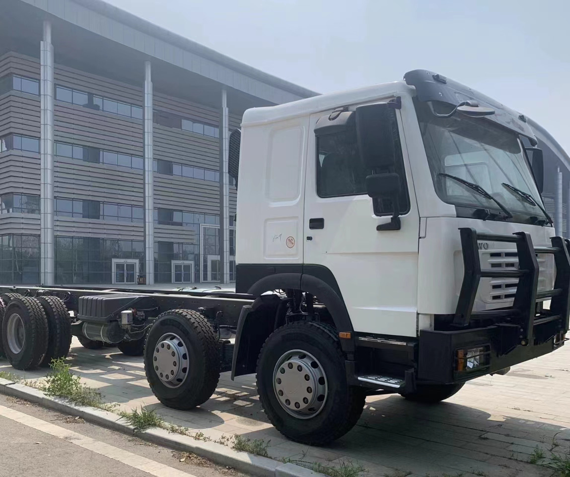 HOWO 6X4 - Tegljač: slika HOWO 6X4 - Tegljač HOWO 6X4 - Tegljač: slika HOWO 6X4 - Tegljač