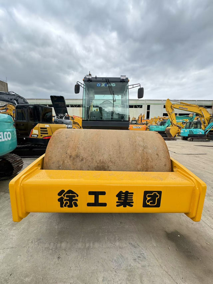 XCMG XS222J - Kompaktor: slika XCMG XS222J - Kompaktor XCMG XS222J - Kompaktor: slika XCMG XS222J - Kompaktor