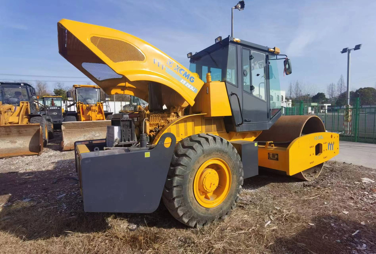 XCMG XS263J - Kompaktor: slika XCMG XS263J - Kompaktor XCMG XS263J - Kompaktor: slika XCMG XS263J - Kompaktor