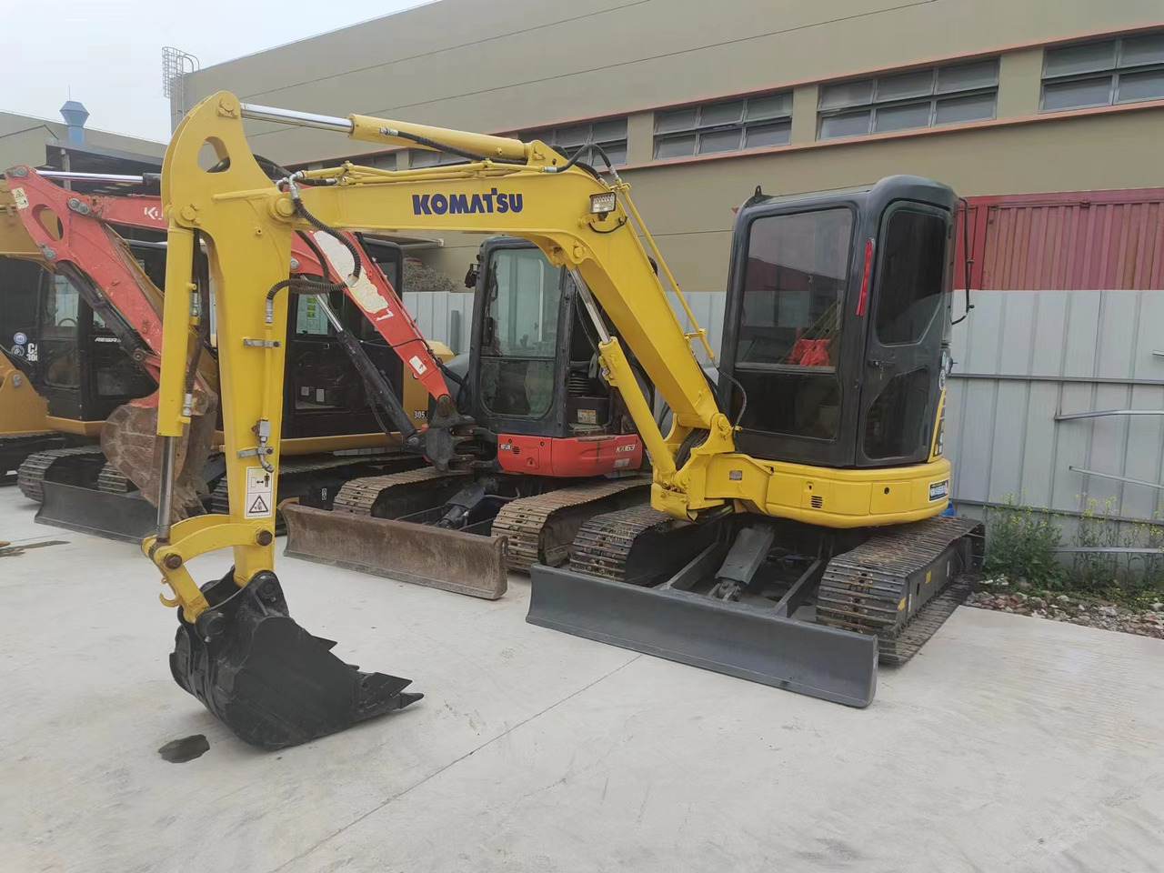 Komatsu pc40 - Mini bager: slika komatsu pc40 - Mini bager Komatsu pc40 - Mini bager: slika komatsu pc40 - Mini bager