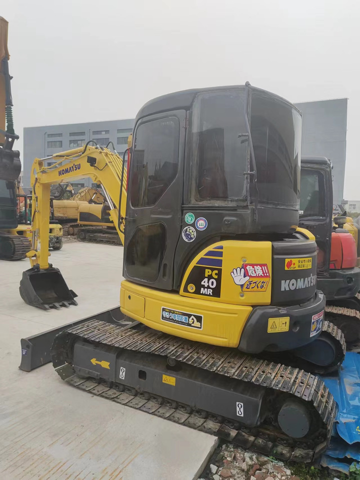 Komatsu pc40 - Mini bager: slika komatsu pc40 - Mini bager Komatsu pc40 - Mini bager: slika komatsu pc40 - Mini bager