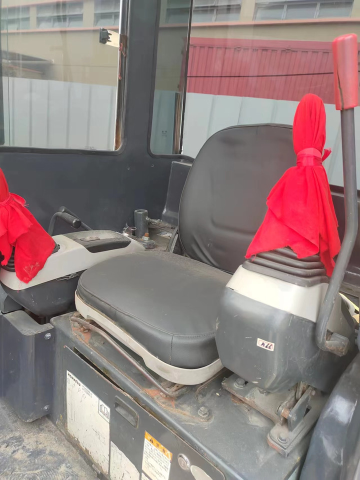 Komatsu pc40 - Mini bager: slika komatsu pc40 - Mini bager Komatsu pc40 - Mini bager: slika komatsu pc40 - Mini bager