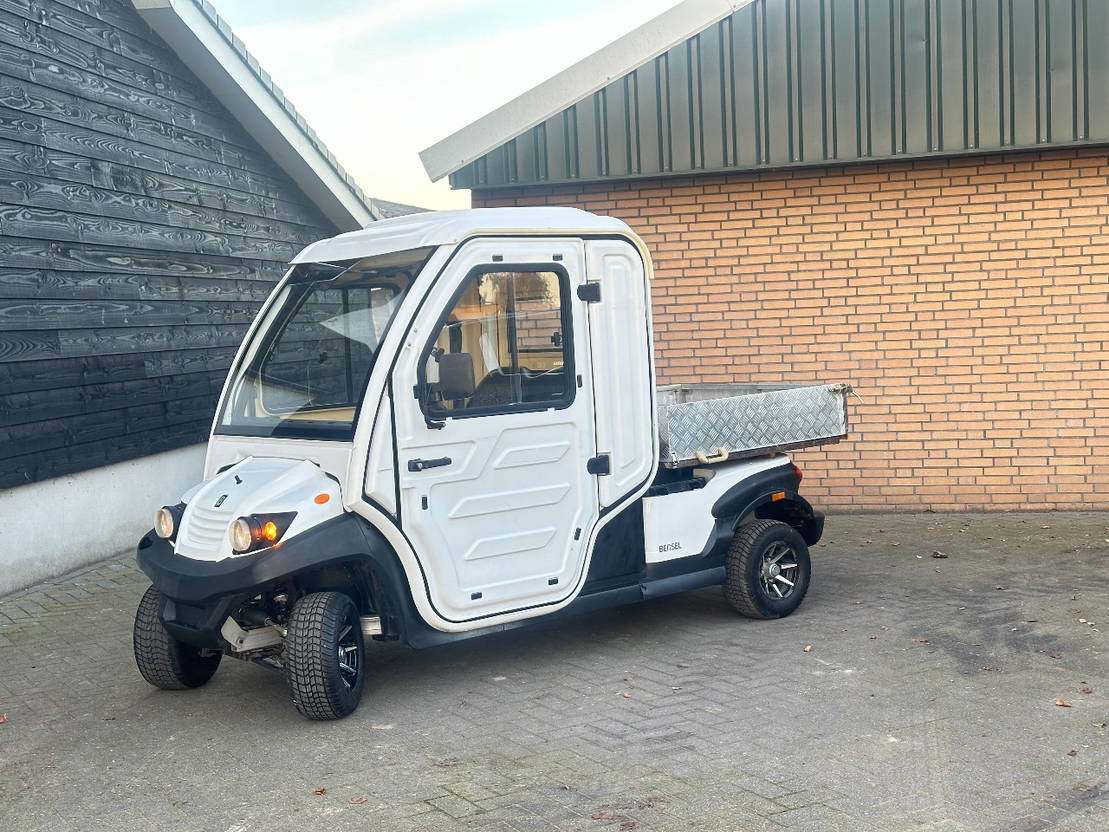 Diversen European Business CAR - Vozilo za golf terene: slika Diversen European Business CAR - Vozilo za golf terene Diversen European Business CAR - Vozilo za golf terene: slika Diversen European Business CAR - Vozilo za golf terene