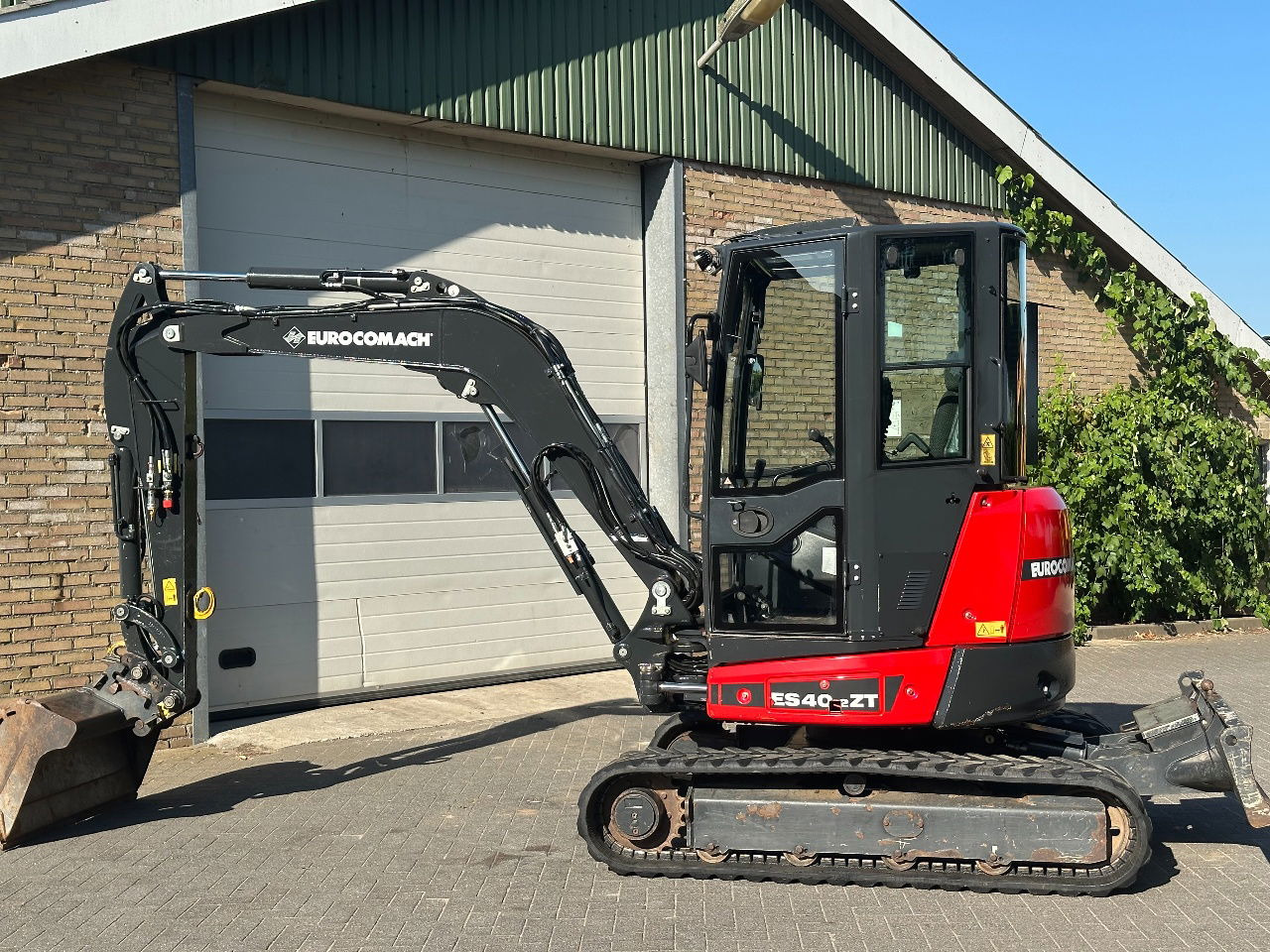 Eurocomach ES40.2ZT - Mini bager: slika Eurocomach ES40.2ZT - Mini bager Eurocomach ES40.2ZT - Mini bager: slika Eurocomach ES40.2ZT - Mini bager