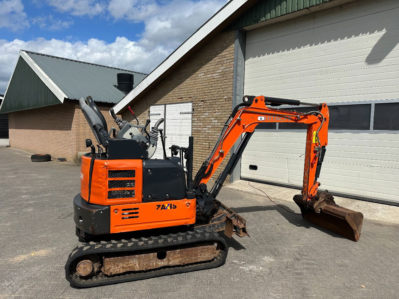 Hitachi ZX19U-6 YR - Mini bager: slika Hitachi ZX19U-6 YR - Mini bager Hitachi ZX19U-6 YR - Mini bager: slika Hitachi ZX19U-6 YR - Mini bager