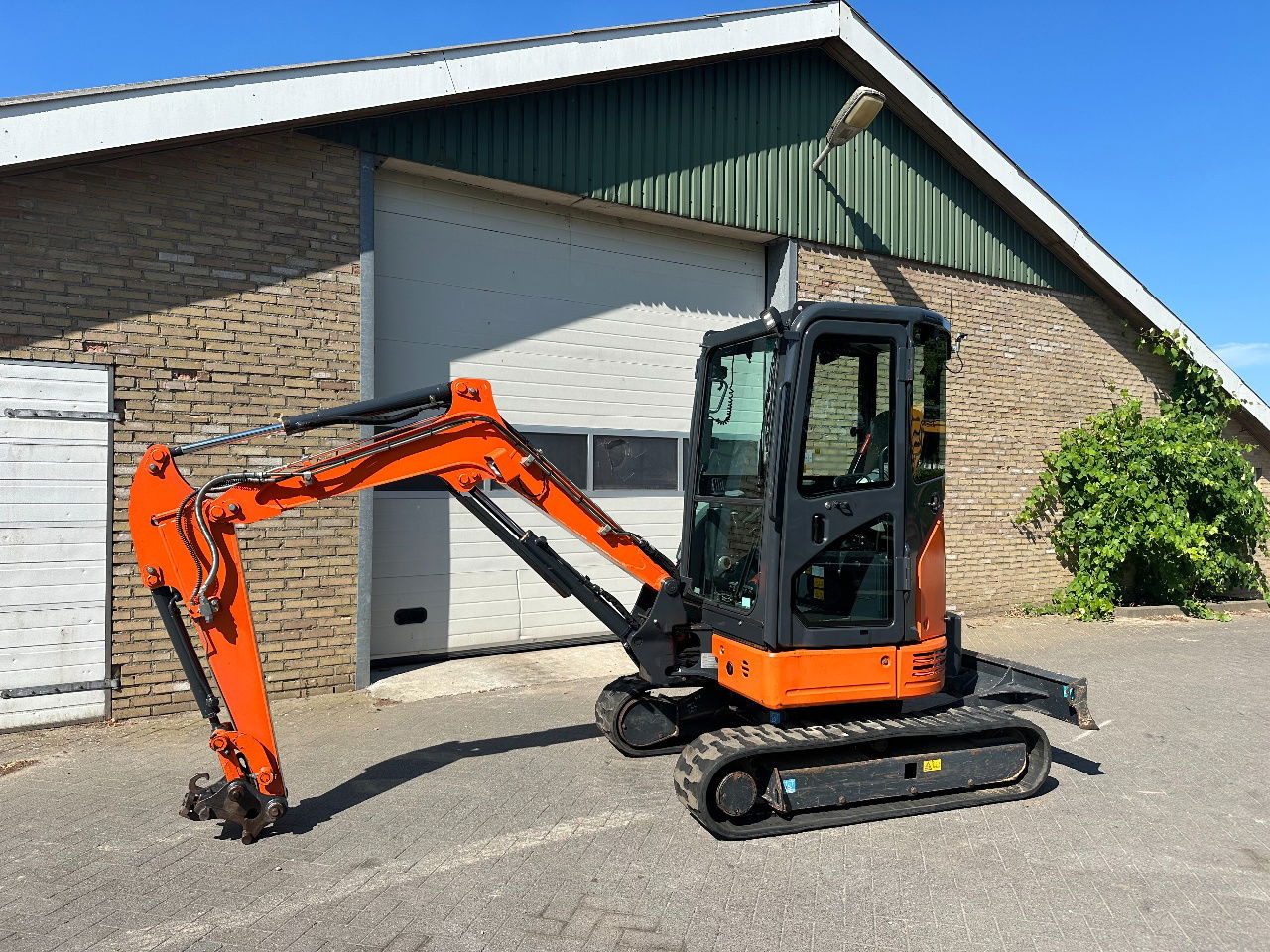 Hitachi ZX26U-6CR - Mini bager: slika Hitachi ZX26U-6CR - Mini bager Hitachi ZX26U-6CR - Mini bager: slika Hitachi ZX26U-6CR - Mini bager