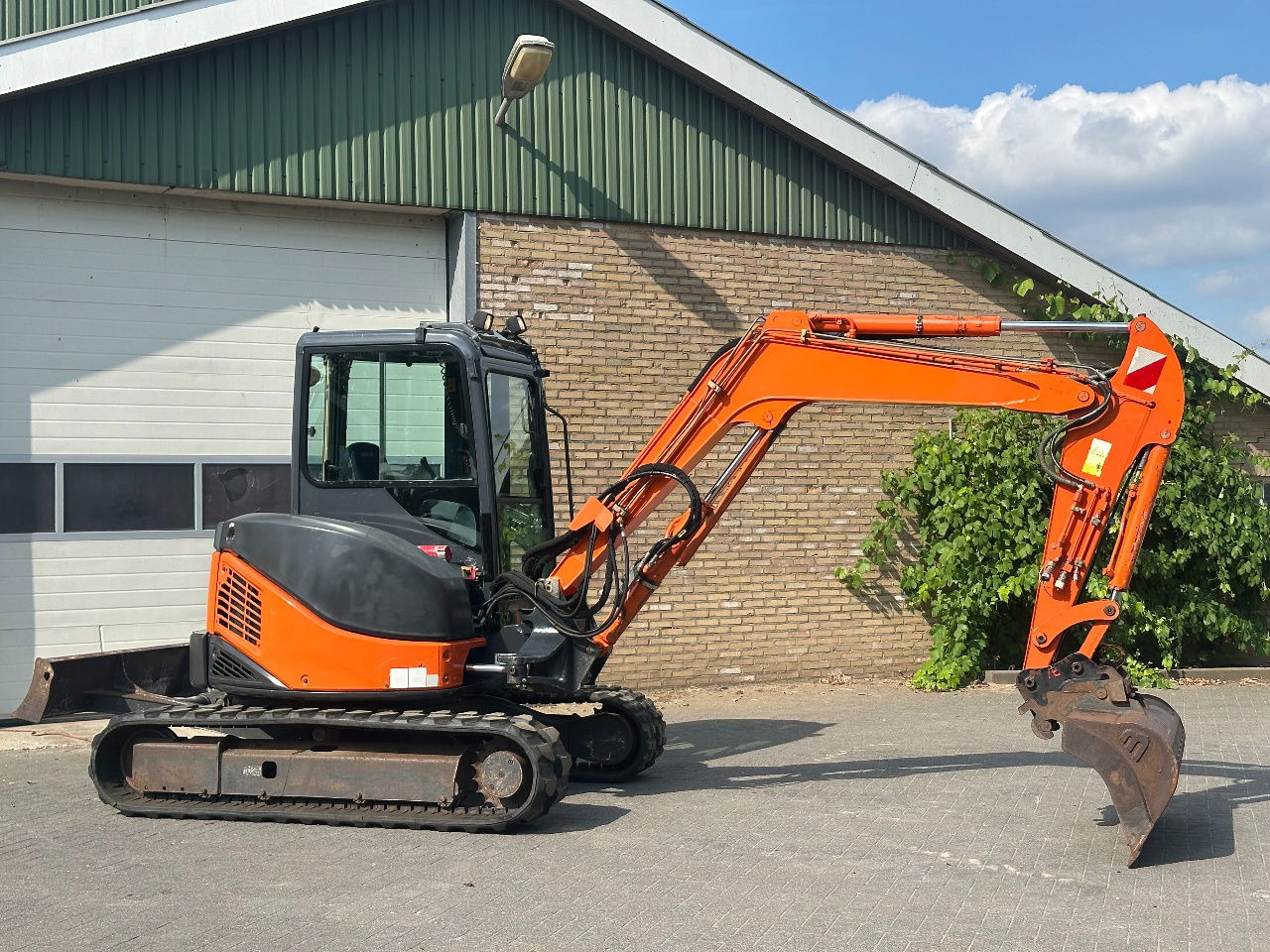 Mini bager Hitachi ZX50U-2 CLR: slika Mini bager Hitachi ZX50U-2 CLR