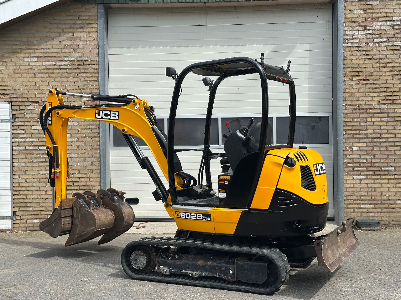 JCB 8026 - Mini bager: slika JCB 8026 - Mini bager JCB 8026 - Mini bager: slika JCB 8026 - Mini bager