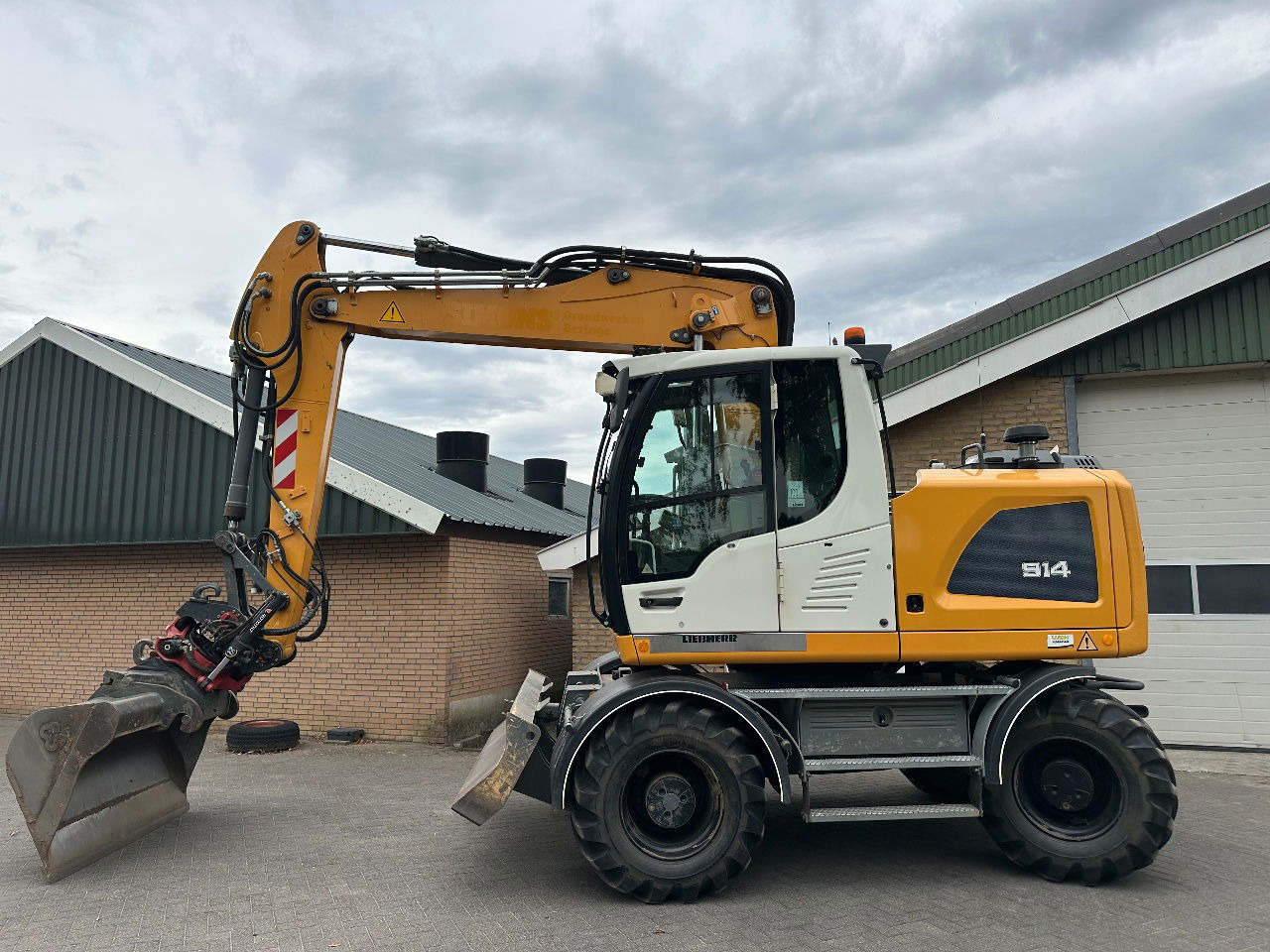 Liebherr A914 - Bager na kotačima: slika Liebherr A914 - Bager na kotačima Liebherr A914 - Bager na kotačima: slika Liebherr A914 - Bager na kotačima