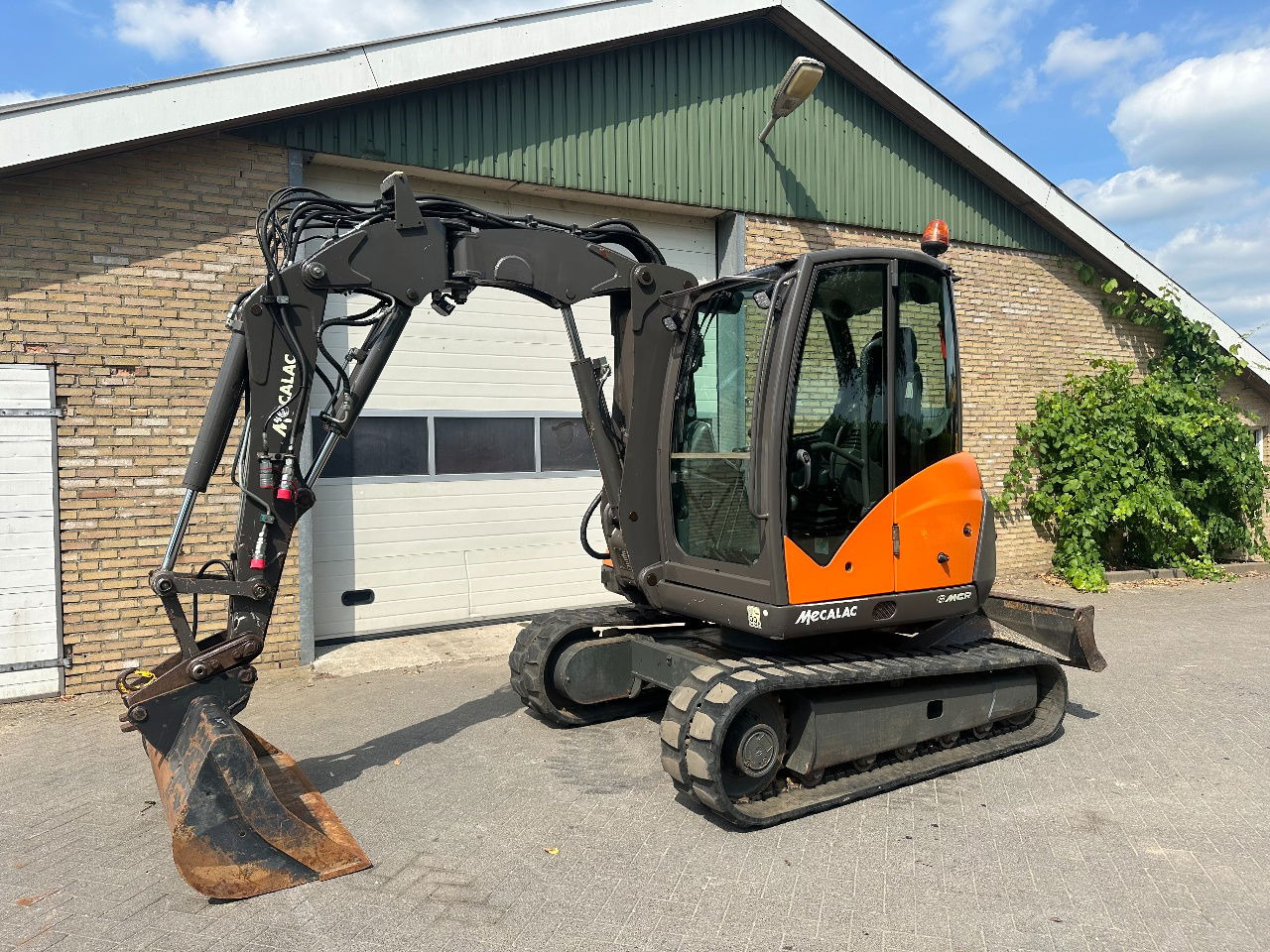 Mecalac 6MCR - Mini bager: slika Mecalac 6MCR - Mini bager Mecalac 6MCR - Mini bager: slika Mecalac 6MCR - Mini bager