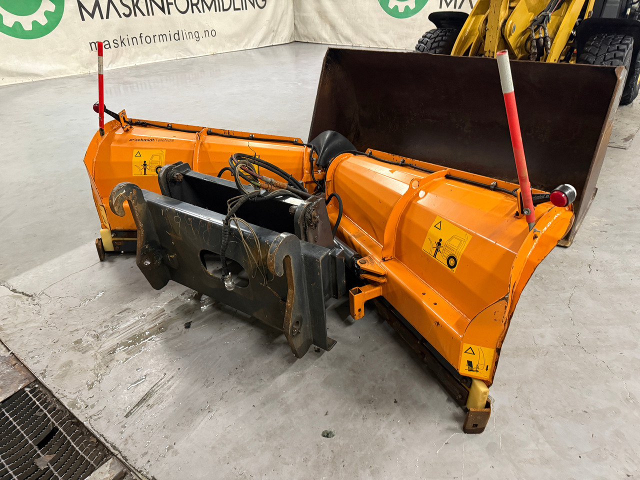 Zakup  Cat 906M High Flow, 40 km/t med skuff og plog # TIL LEIE# Cat 906M High Flow, 40 km/t med skuff og plog # TIL LEIE#: slika Zakup  Cat 906M High Flow, 40 km/t med skuff og plog # TIL LEIE# Cat 906M High Flow, 40 km/t med skuff og plog # TIL LEIE#