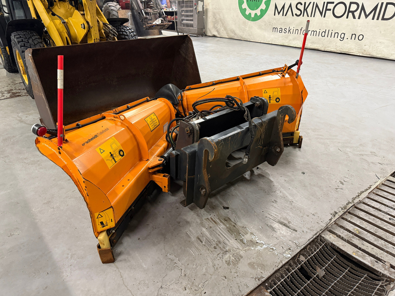 Zakup  Cat 906M High Flow, 40 km/t med skuff og plog # TIL LEIE# Cat 906M High Flow, 40 km/t med skuff og plog # TIL LEIE#: slika Zakup  Cat 906M High Flow, 40 km/t med skuff og plog # TIL LEIE# Cat 906M High Flow, 40 km/t med skuff og plog # TIL LEIE#