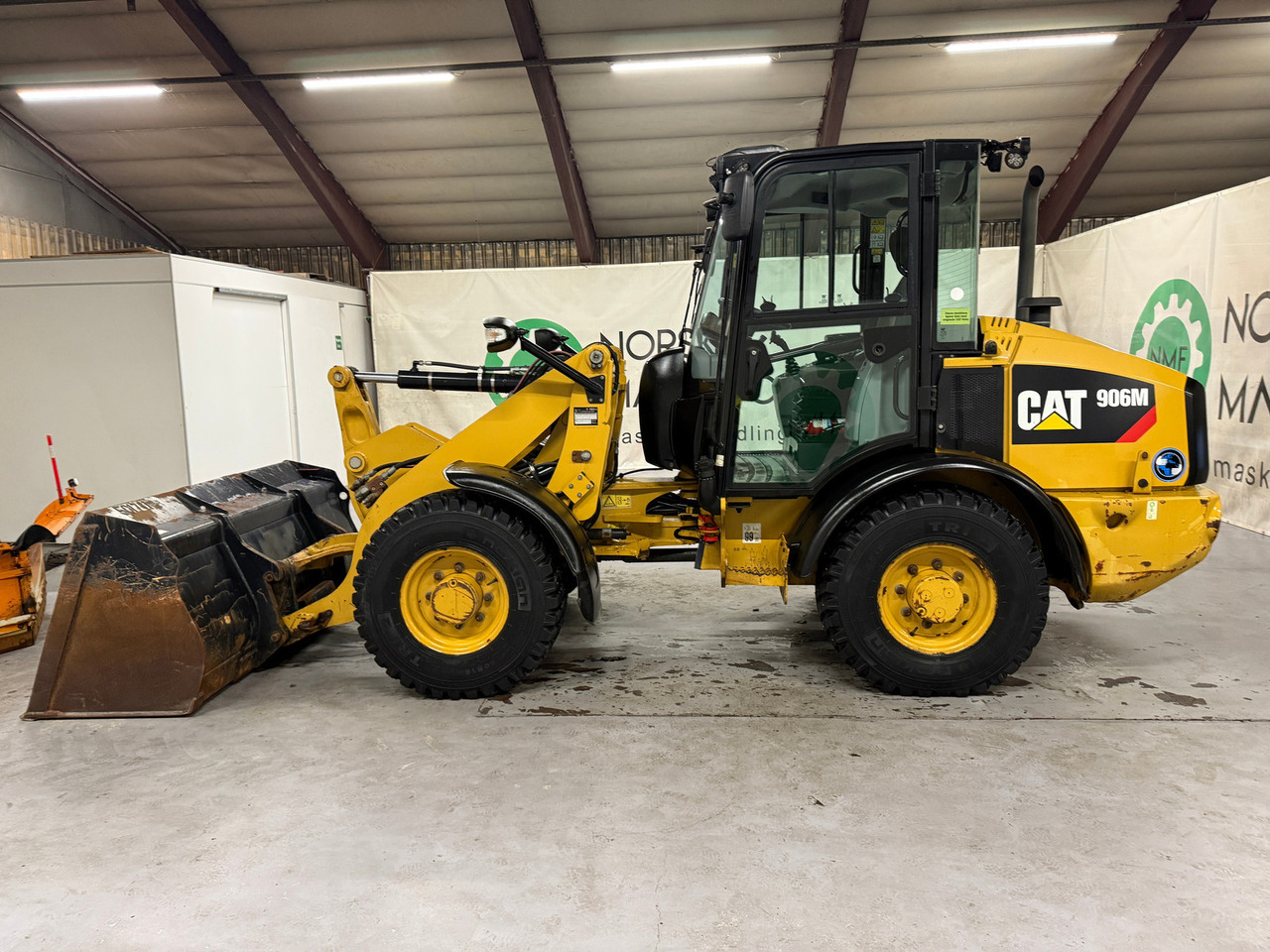 Cat 906M High Flow, 40 km/t med skuff og plog # TIL LEIE# - Utovarivač na kotačima: slika Cat 906M High Flow, 40 km/t med skuff og plog # TIL LEIE# - Utovarivač na kotačima Cat 906M High Flow, 40 km/t med skuff og plog # TIL LEIE# - Utovarivač na kotačima: slika Cat 906M High Flow, 40 km/t med skuff og plog # TIL LEIE# - Utovarivač na kotačima