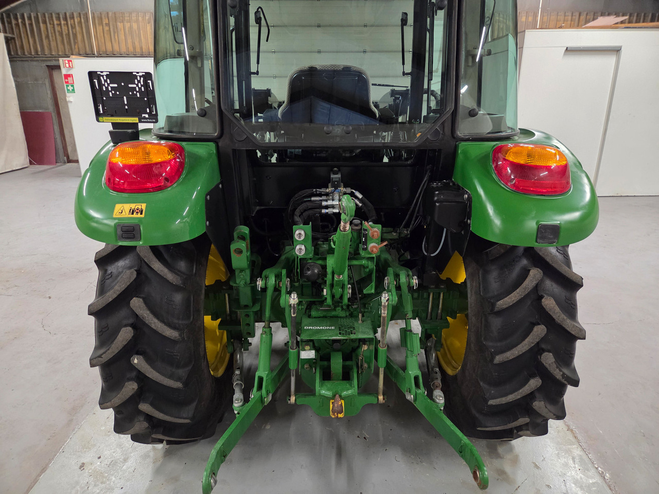 John Deere 5055E #600 timer - Traktor: slika John Deere 5055E #600 timer - Traktor John Deere 5055E #600 timer - Traktor: slika John Deere 5055E #600 timer - Traktor