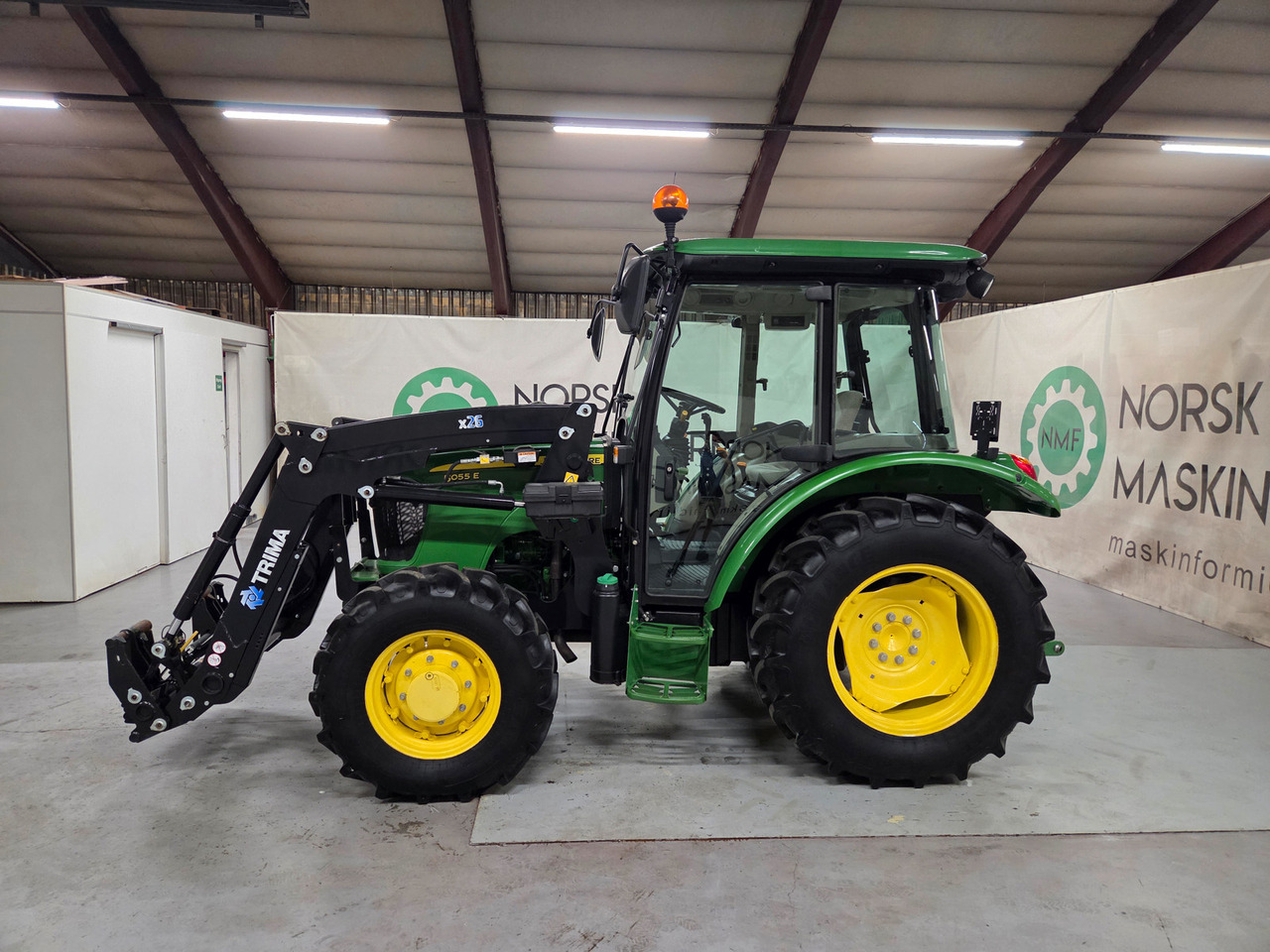 John Deere 5055E #600 timer - Traktor: slika John Deere 5055E #600 timer - Traktor John Deere 5055E #600 timer - Traktor: slika John Deere 5055E #600 timer - Traktor
