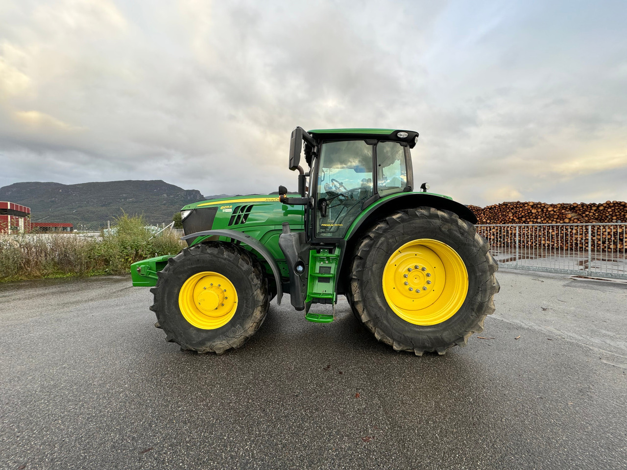 John Deere 6215R - Traktor: slika John Deere 6215R - Traktor John Deere 6215R - Traktor: slika John Deere 6215R - Traktor