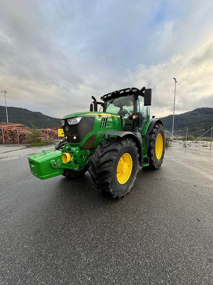 John Deere 6215R - Traktor: slika John Deere 6215R - Traktor John Deere 6215R - Traktor: slika John Deere 6215R - Traktor