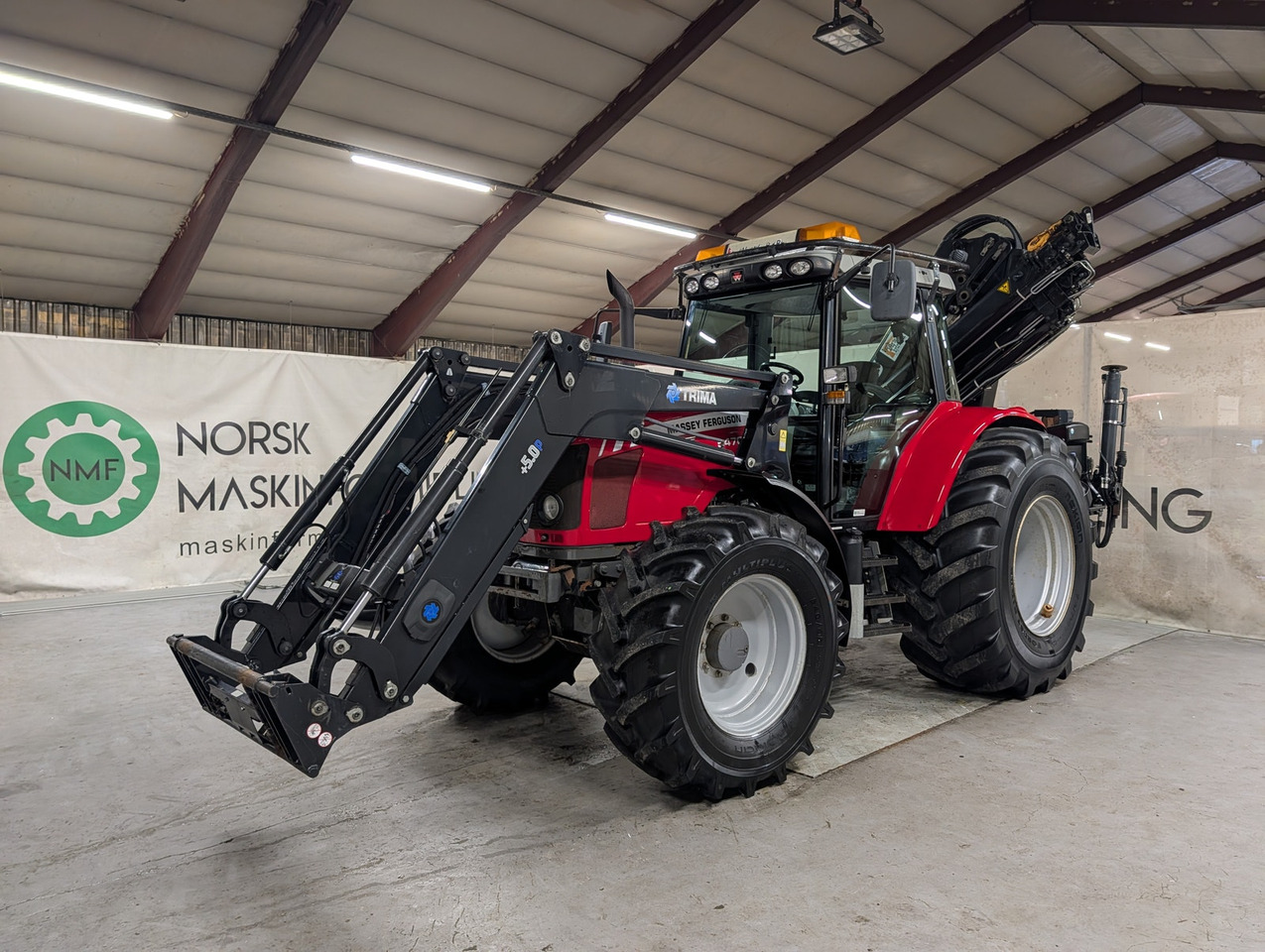 Massey Ferguson 5470 - Traktor: slika  Massey Ferguson 5470 - Traktor Massey Ferguson 5470 - Traktor: slika  Massey Ferguson 5470 - Traktor