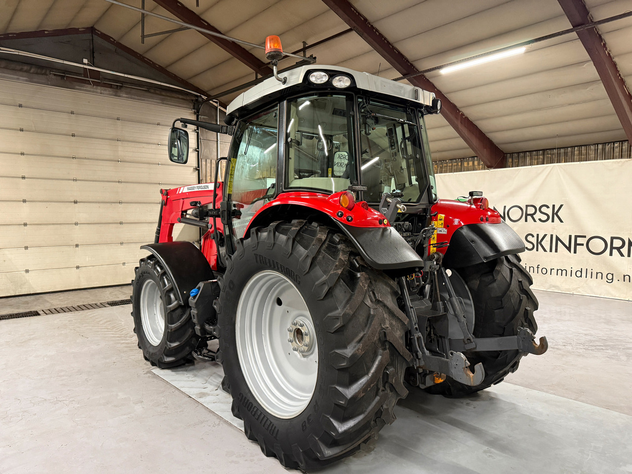 Massey Ferguson 5613 Dyna 4 - Traktor: slika Massey Ferguson 5613 Dyna 4 - Traktor Massey Ferguson 5613 Dyna 4 - Traktor: slika Massey Ferguson 5613 Dyna 4 - Traktor