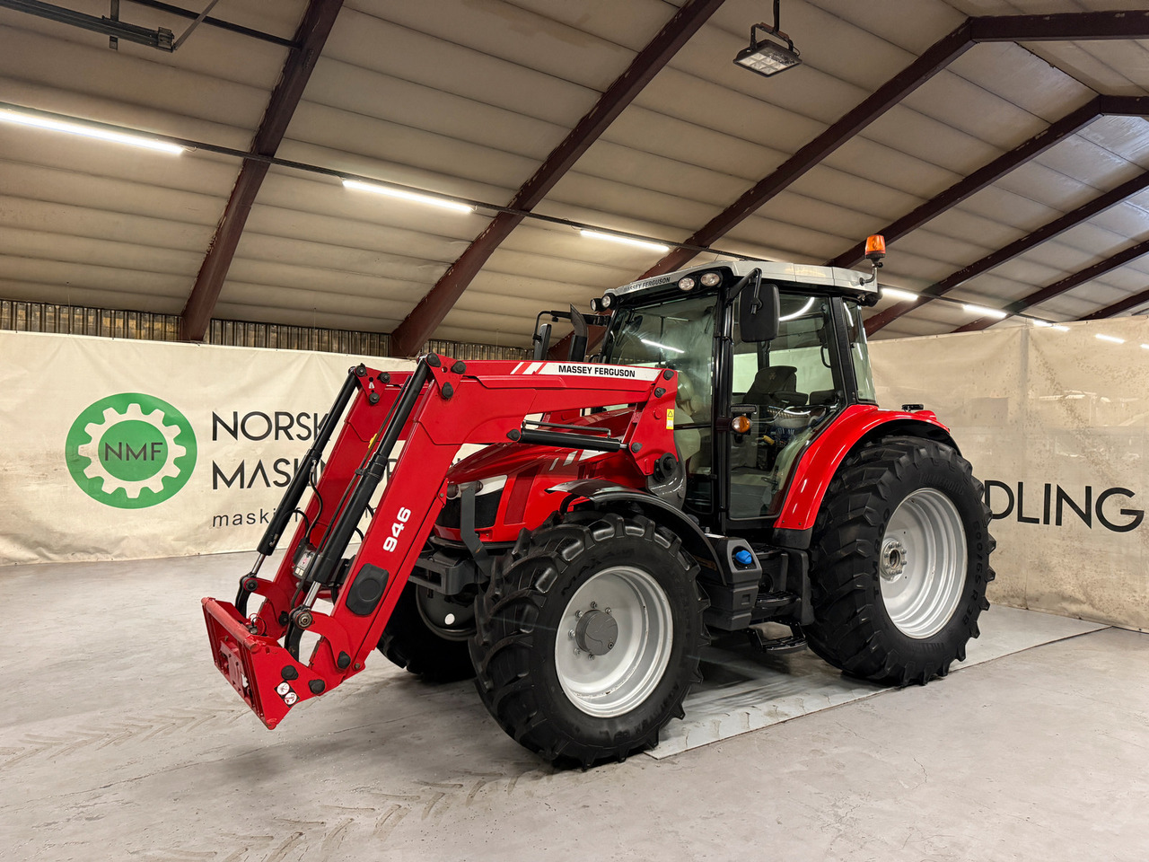 Massey Ferguson 5613 Dyna 4 - Traktor: slika Massey Ferguson 5613 Dyna 4 - Traktor Massey Ferguson 5613 Dyna 4 - Traktor: slika Massey Ferguson 5613 Dyna 4 - Traktor