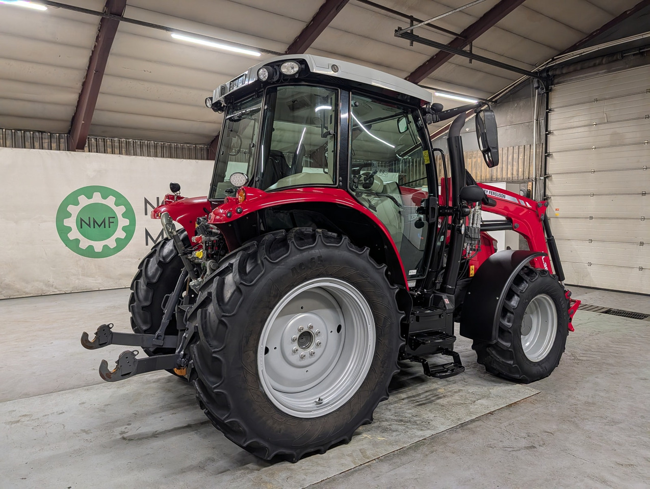 Massey Ferguson 5712S - Traktor: slika Massey Ferguson 5712S - Traktor Massey Ferguson 5712S - Traktor: slika Massey Ferguson 5712S - Traktor
