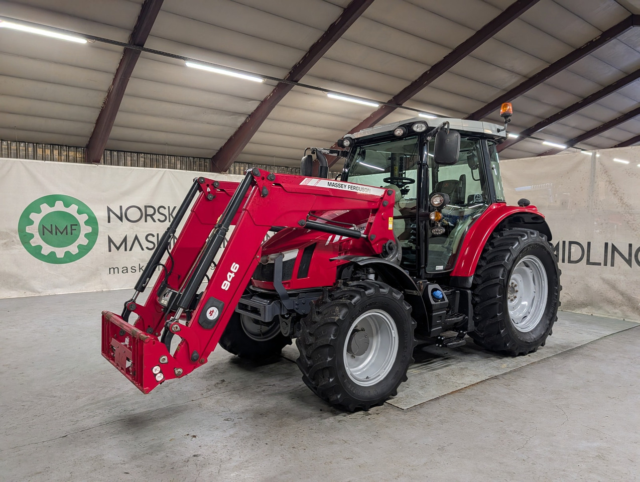 Massey Ferguson 5712SL - Traktor: slika Massey Ferguson 5712SL - Traktor Massey Ferguson 5712SL - Traktor: slika Massey Ferguson 5712SL - Traktor