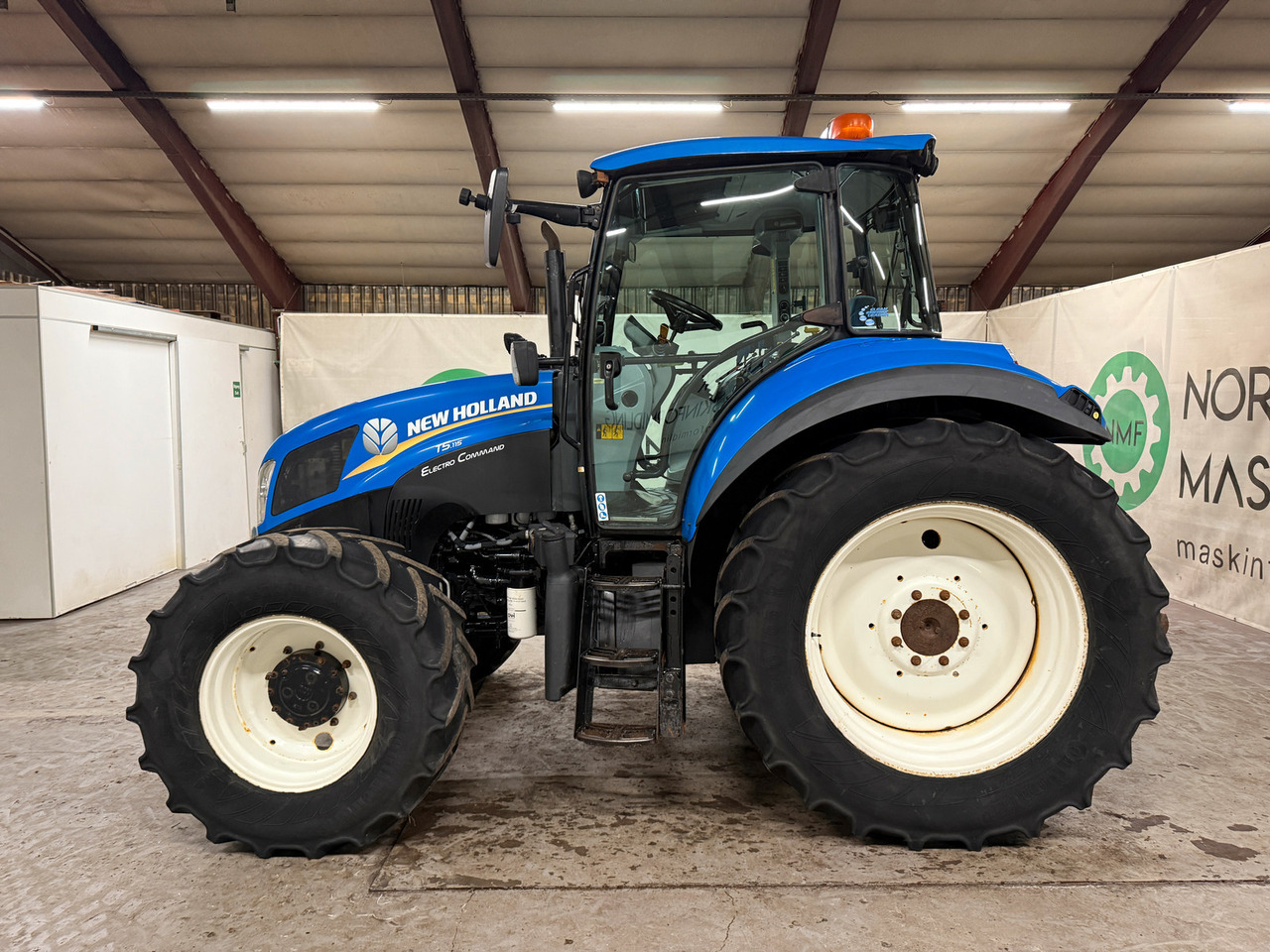 New Holland T5.115 EC - Traktor: slika New Holland T5.115 EC - Traktor New Holland T5.115 EC - Traktor: slika New Holland T5.115 EC - Traktor