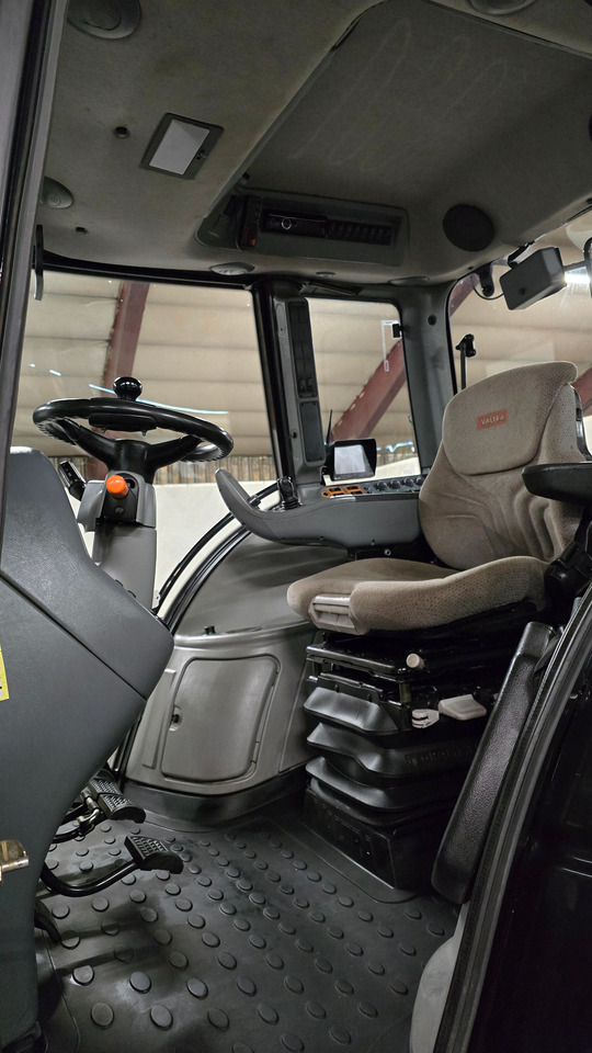 Traktor Valtra T182: slika Traktor Valtra T182